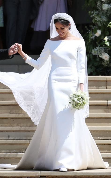 meghan jurk givenchy|Meghan Markle's Royal Wedding Dress: The Bride .